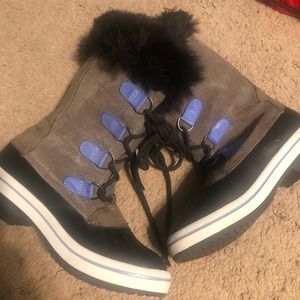 EUC Girls Snow Boots sz 4.